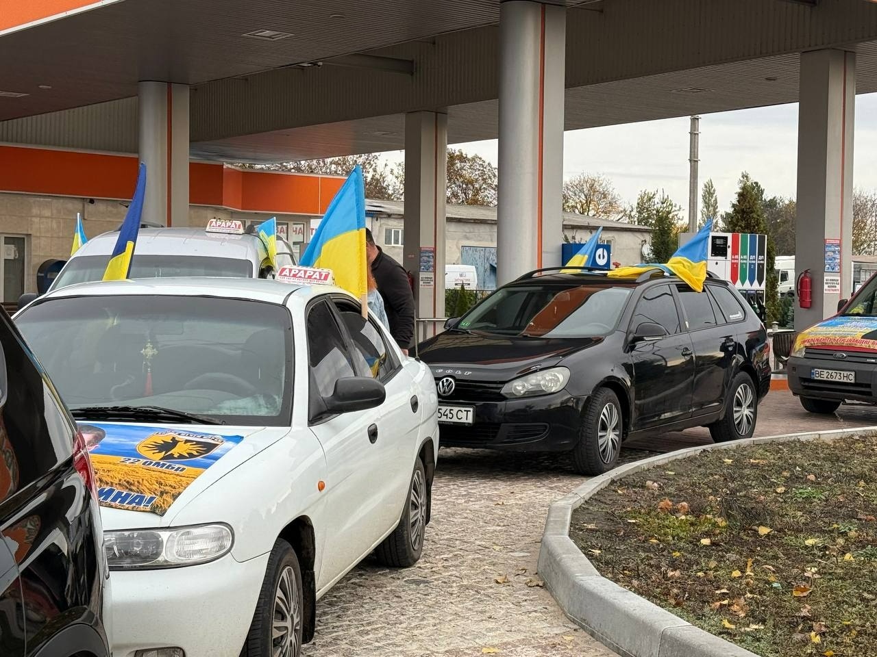 У Первомайську відбулися автопробіг та мирна акція на підтримку полонених і безвісти зниклих