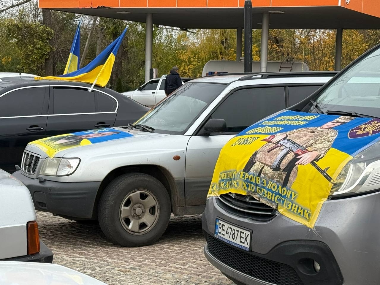 У Первомайську відбулися автопробіг та мирна акція на підтримку полонених і безвісти зниклих