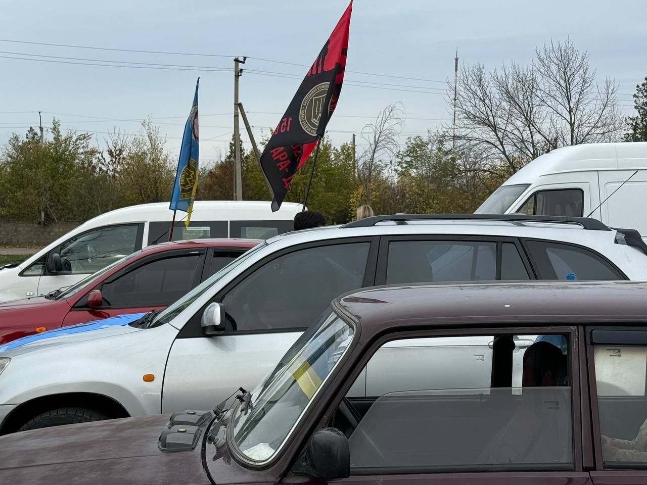 У Первомайську відбулися автопробіг та мирна акція на підтримку полонених і безвісти зниклих