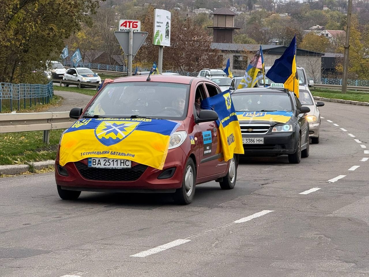 У Первомайську відбулися автопробіг та мирна акція на підтримку полонених і безвісти зниклих