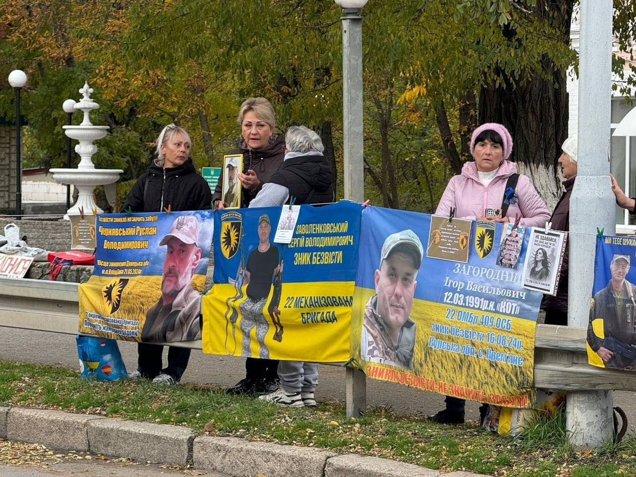 У Первомайську відбулися автопробіг та мирна акція на підтримку полонених і безвісти зниклих