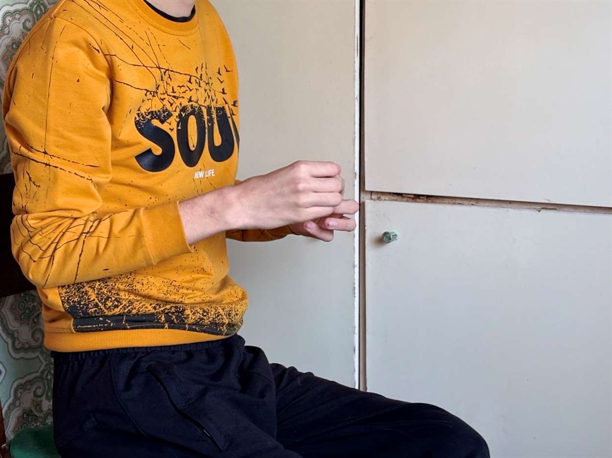 Дмитро не любить фотографуватися, як і чужих людей  – це його нервує.