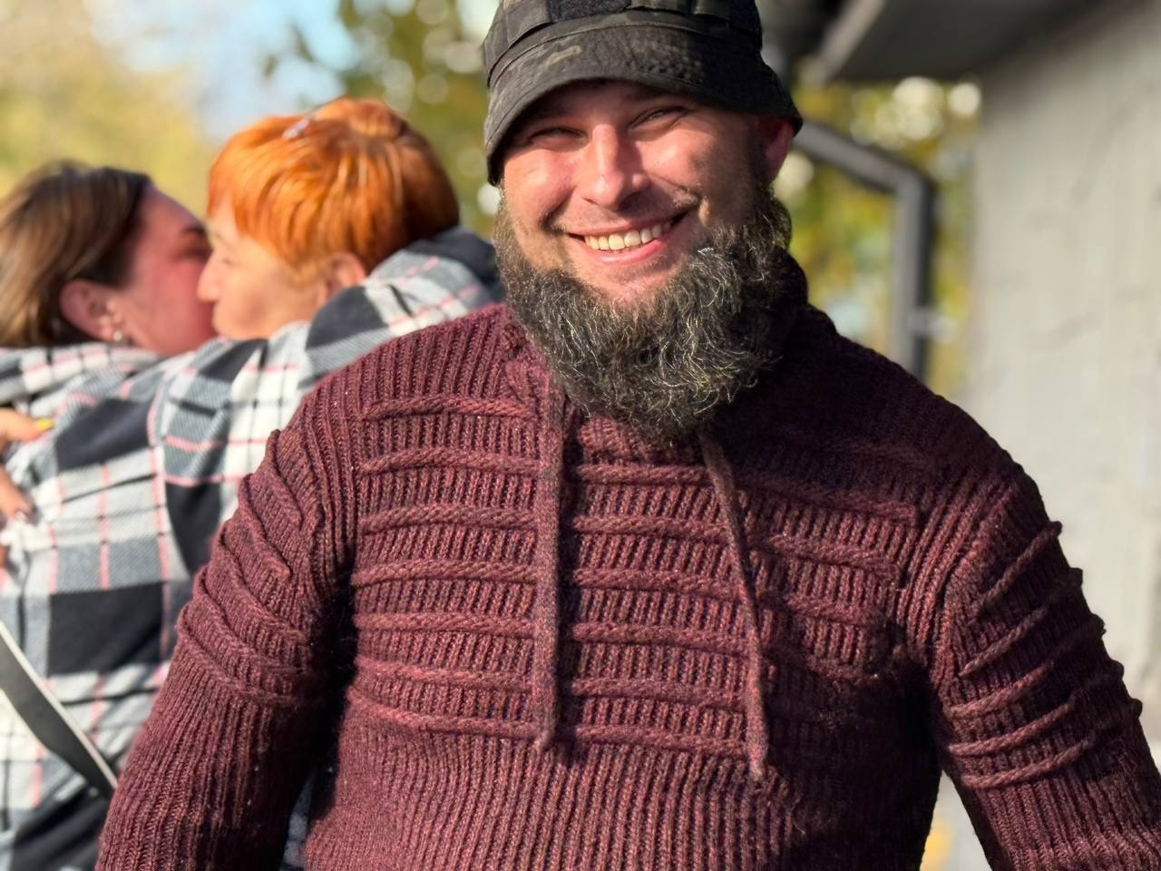 «Ми чекали, ми вірили»: у Первомайську зустріли звільненого з полону Романа Батовського