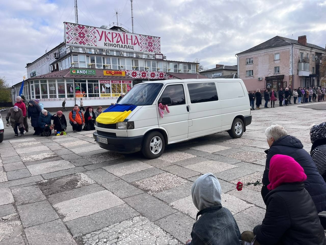 Первомайськ попрощався із загиблим захисником Юрієм Нефьодовим