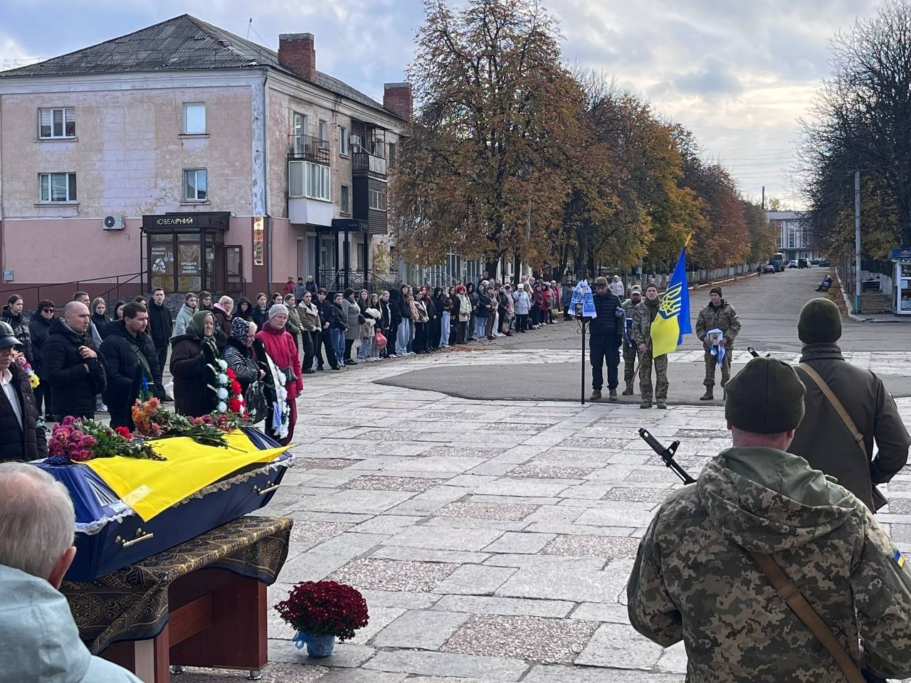 Первомайськ попрощався із загиблим захисником Юрієм Нефьодовим