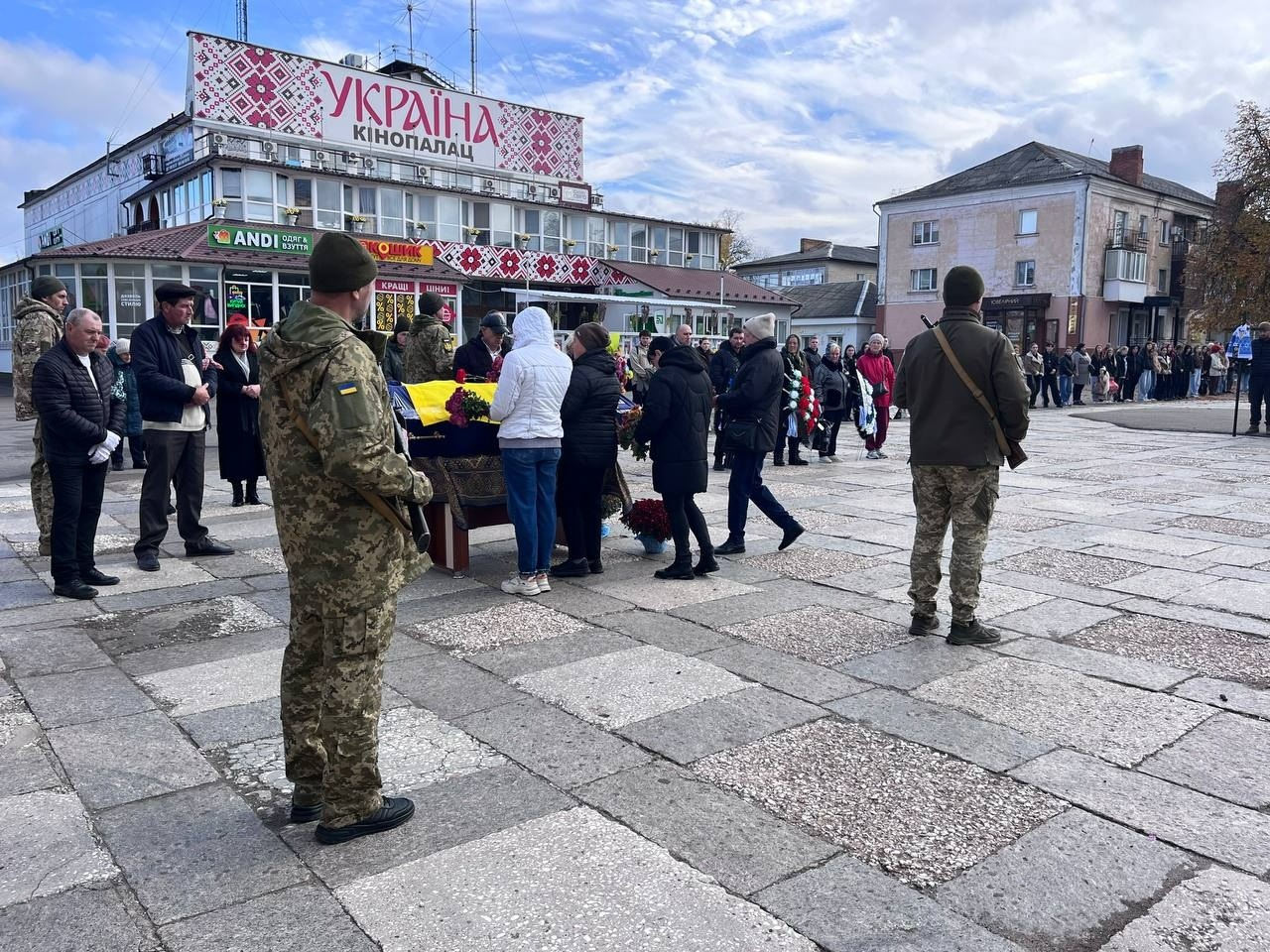 Первомайськ попрощався із загиблим захисником Юрієм Нефьодовим