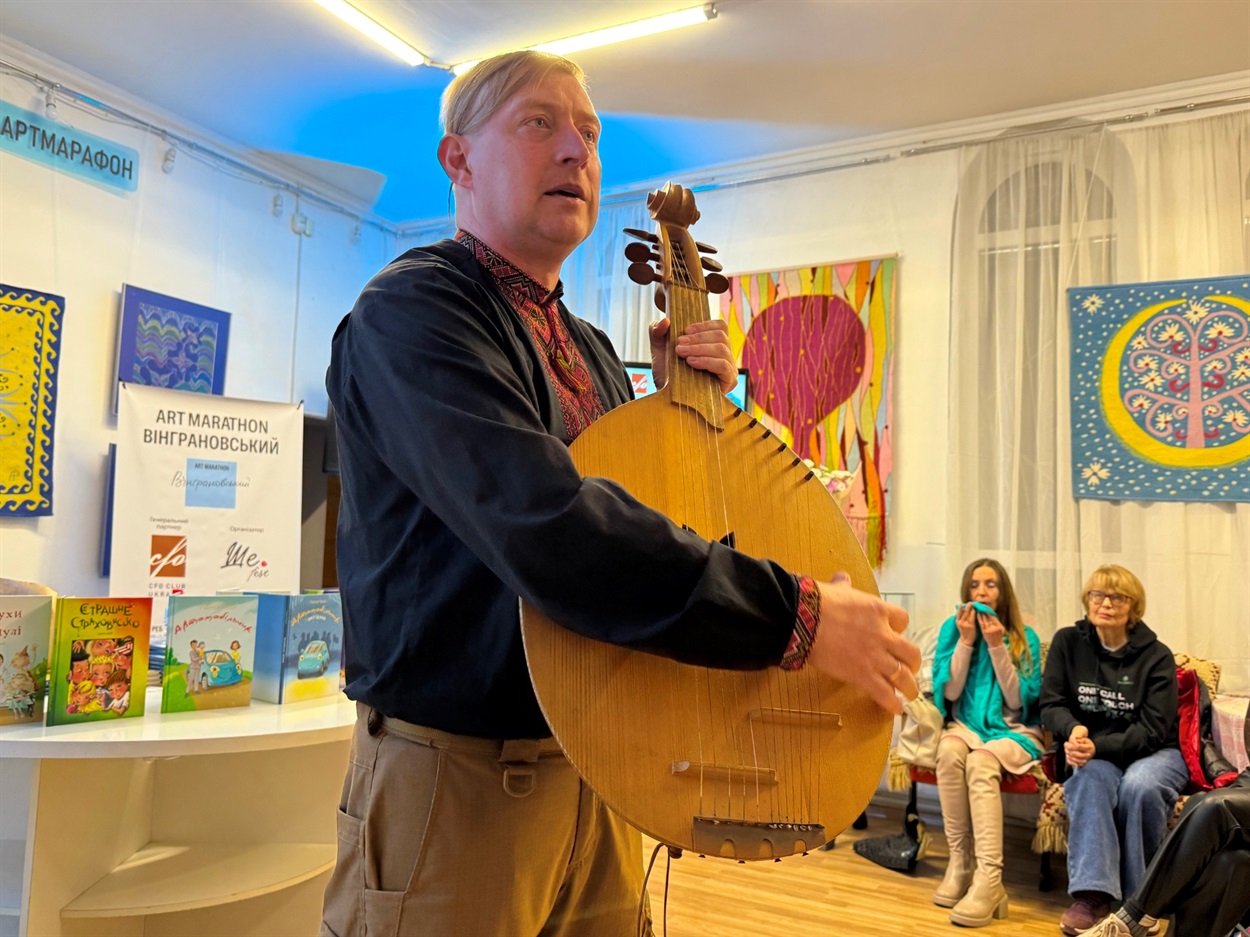 Кобза: інструмент на сто років