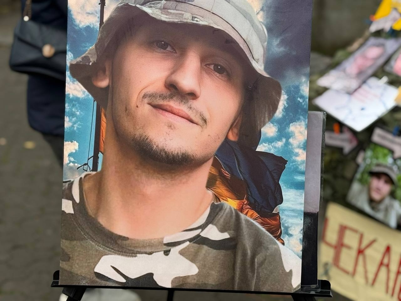 Стань поруч! Рідні полонених та зниклих безвісти у Первомайську вийшли на мирну акцію