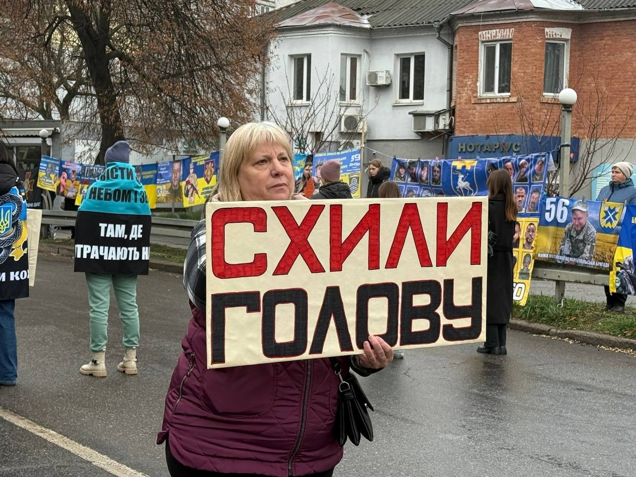 Стань поруч! Рідні полонених та зниклих безвісти у Первомайську вийшли на мирну акцію
