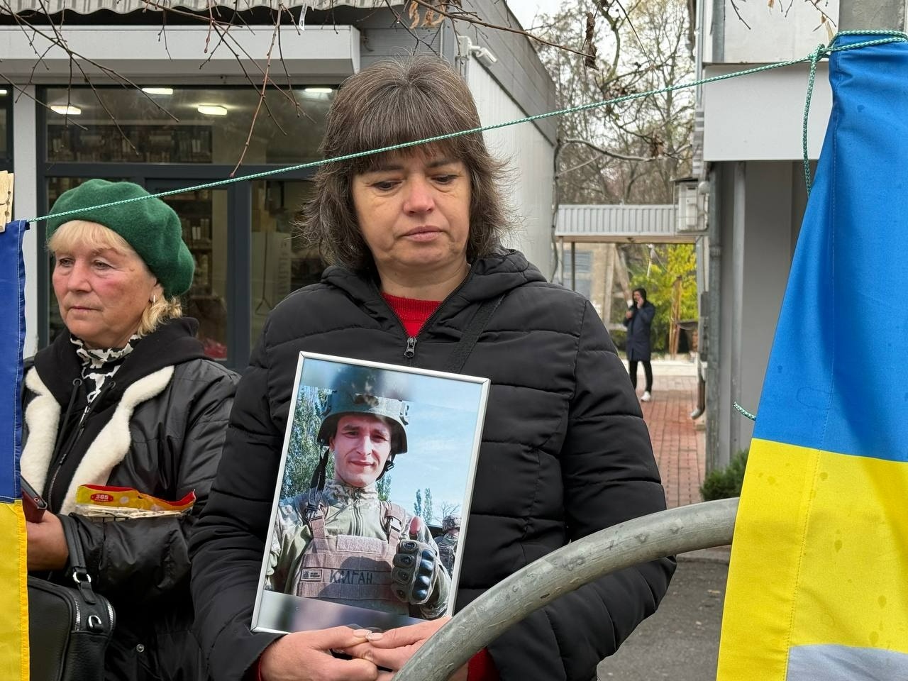 Стань поруч! Рідні полонених та зниклих безвісти у Первомайську вийшли на мирну акцію