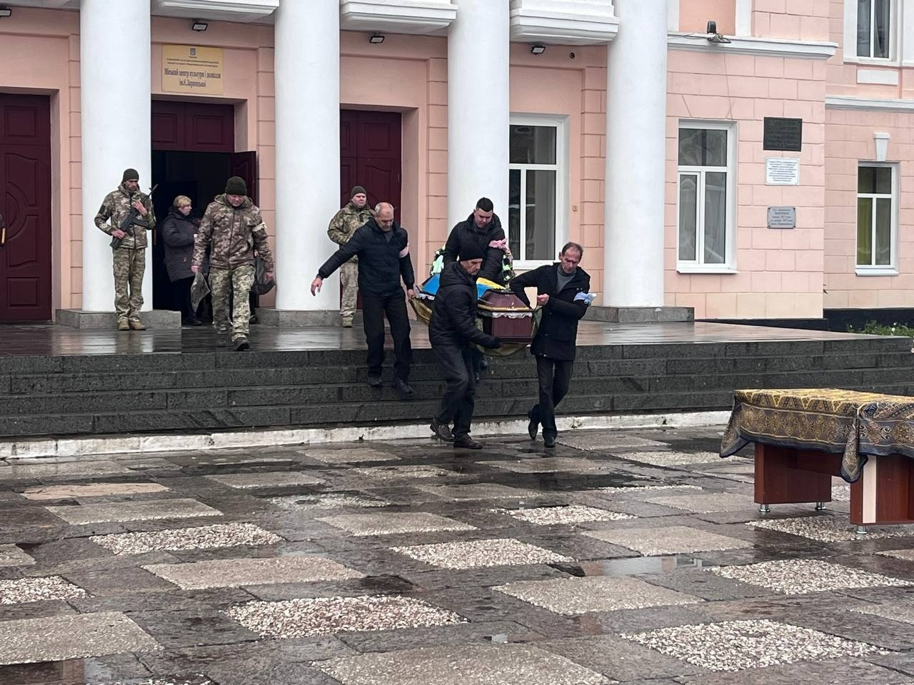 Первомайськ попрощався із загиблим захисником Павлом Карпунчевим