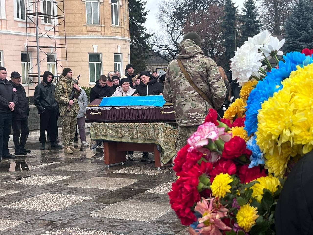 Первомайськ попрощався із загиблим захисником Павлом Карпунчевим