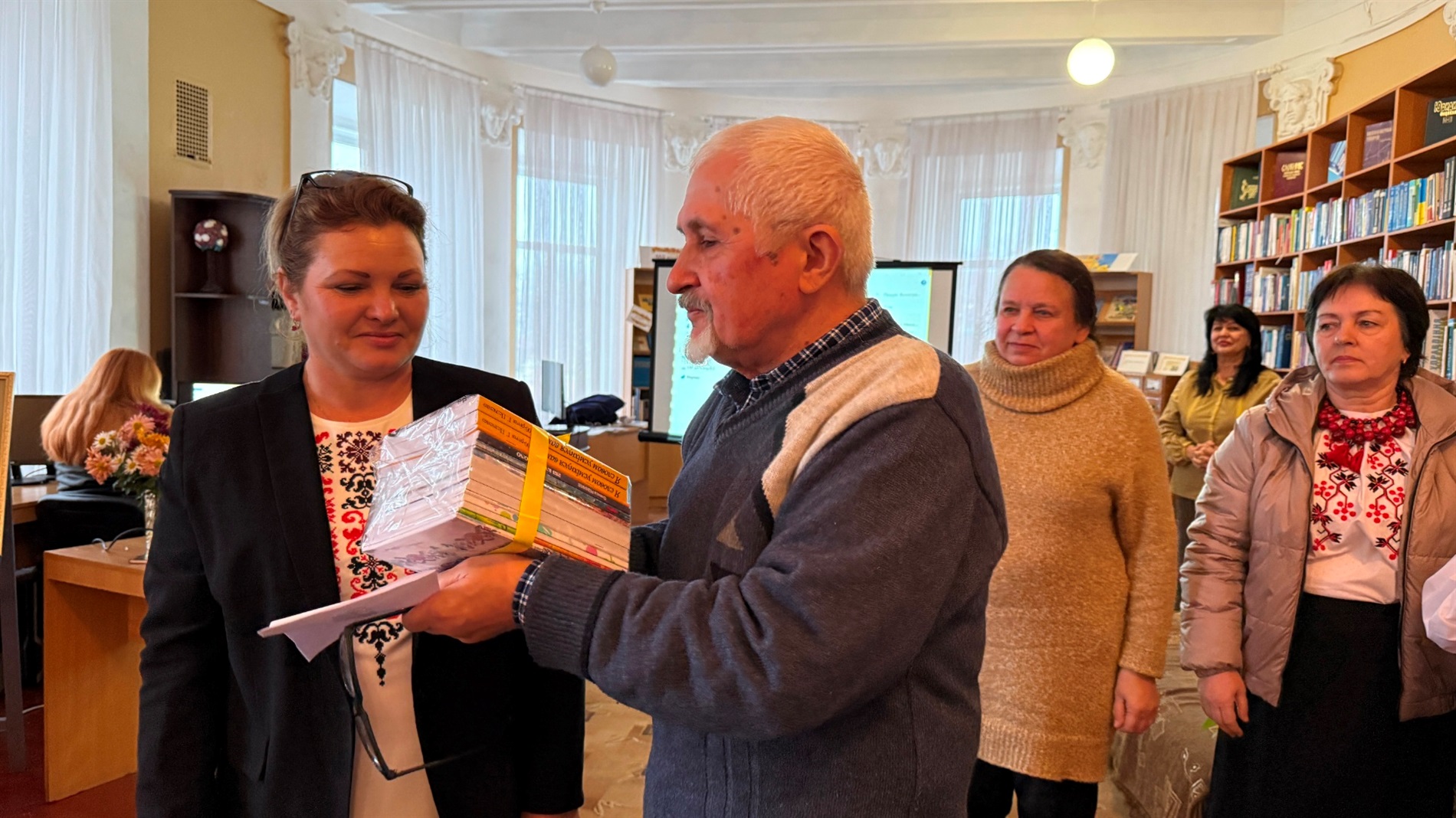 «Я словом усміхнуся вам»: до 100-річчя Галини Педченко у Врадіївці видали ювілейну збірку