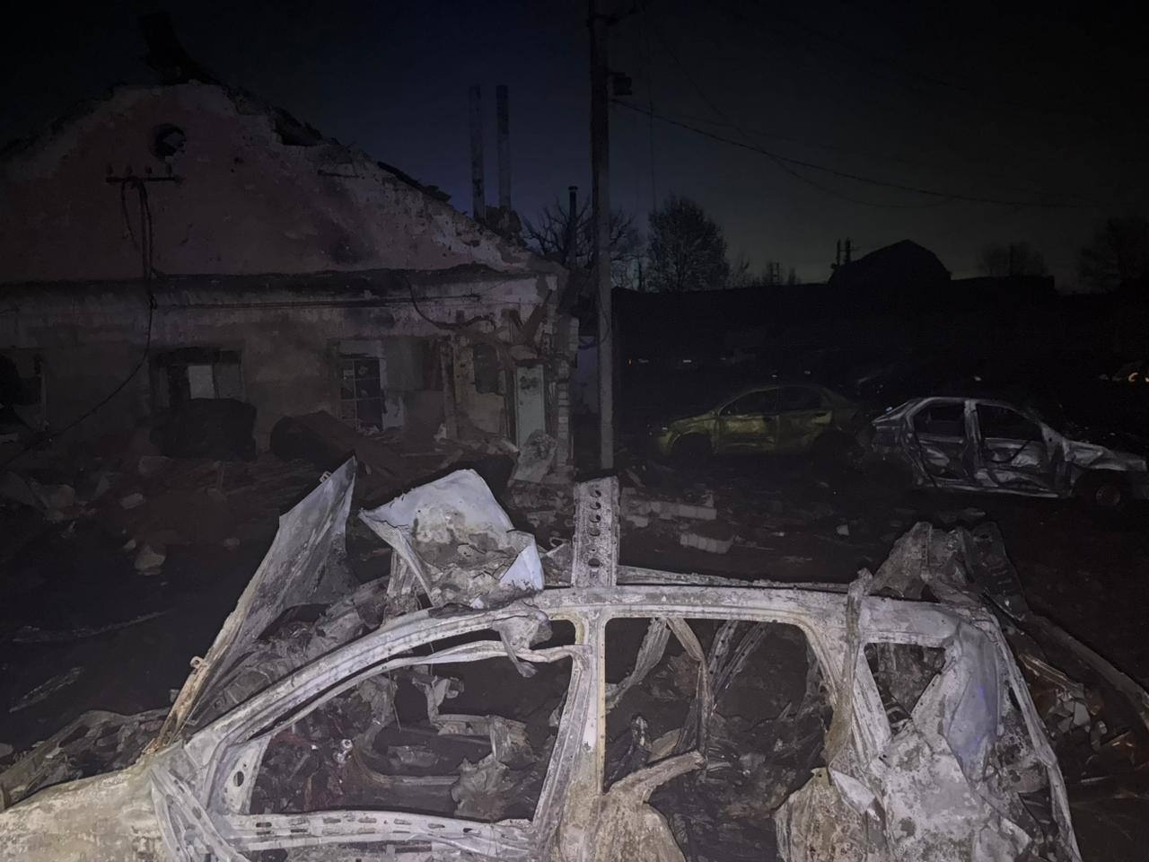 Ворожа атака на Одесу: пошкоджені будівлі та авто, серед постраждалих — дитина