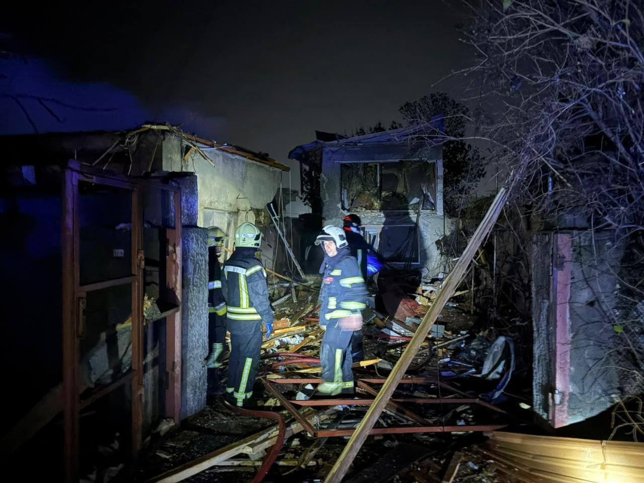 Ворожа атака на Одесу: пошкоджені будівлі та авто, серед постраждалих — дитина