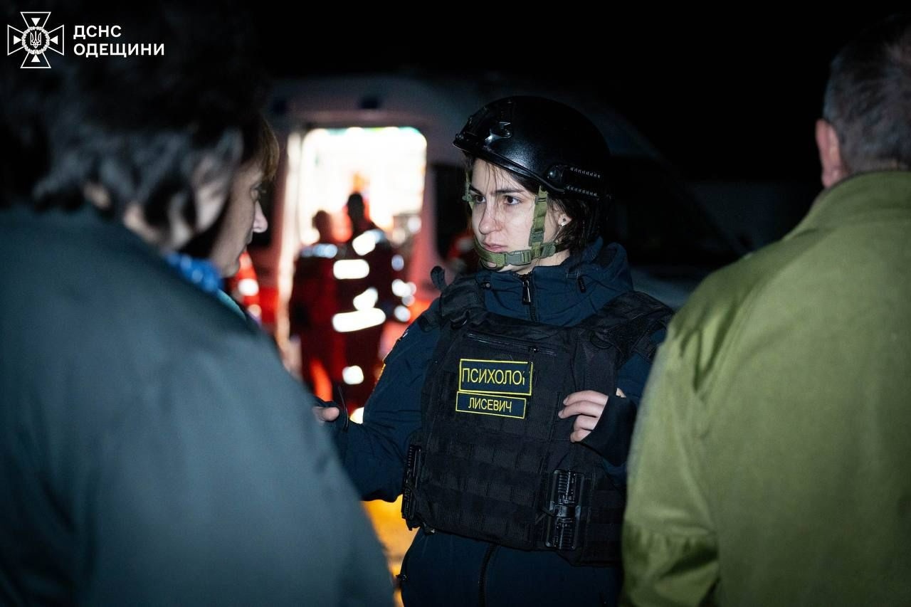 Ворожа атака на Одесу: пошкоджені будівлі та авто, серед постраждалих — дитина