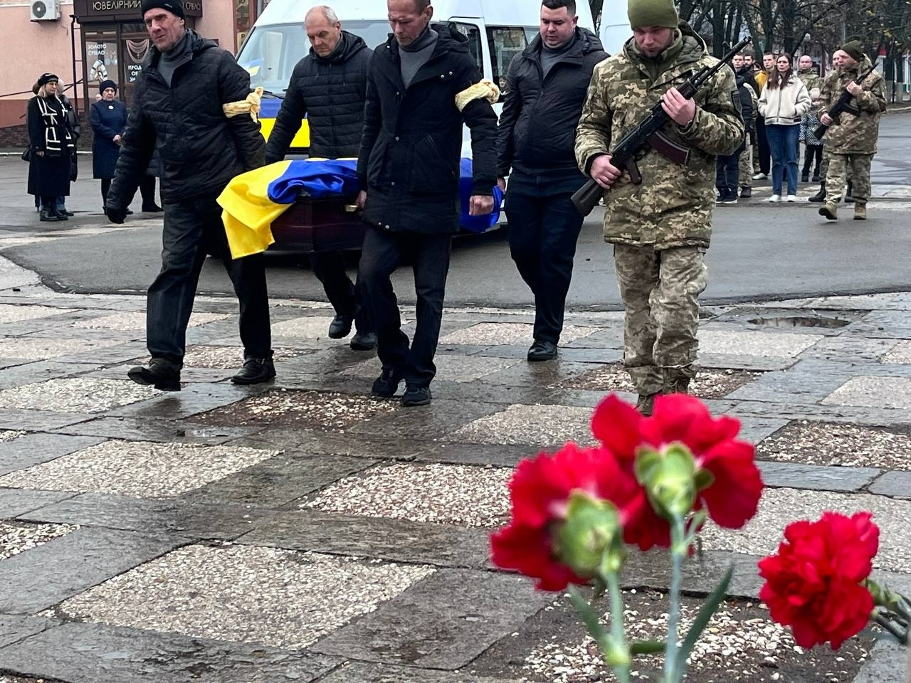 У Первомайську попрощалися із загиблим захисником України Романом Салабаєм