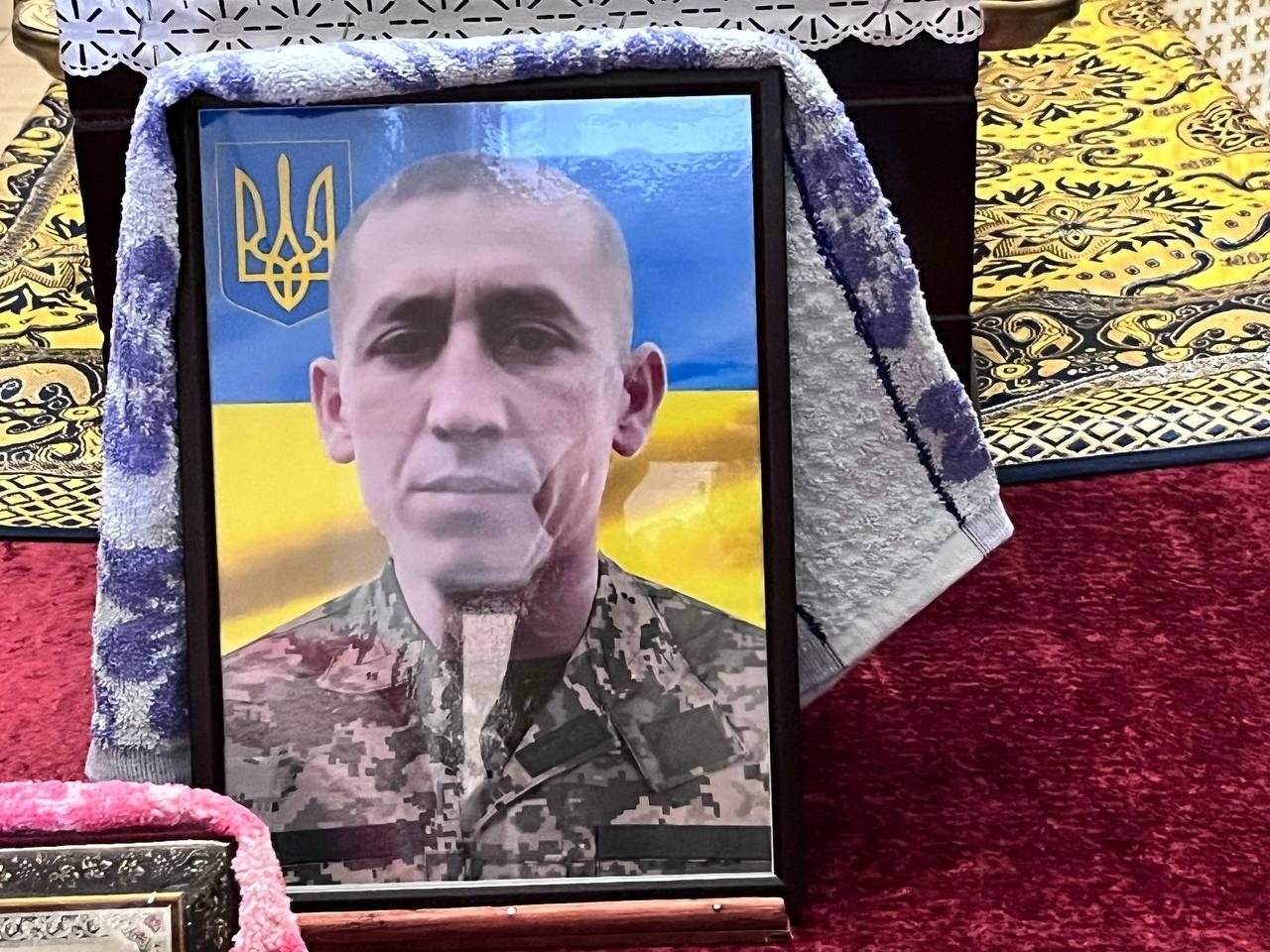 У Первомайську попрощалися із загиблим захисником України Романом Салабаєм