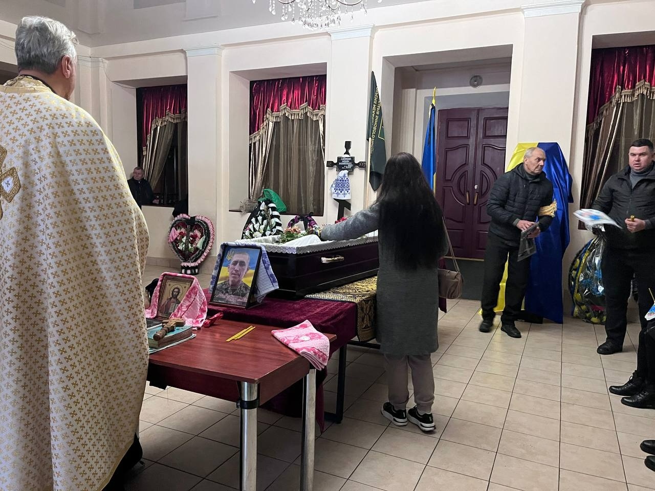 У Первомайську попрощалися із загиблим захисником України Романом Салабаєм