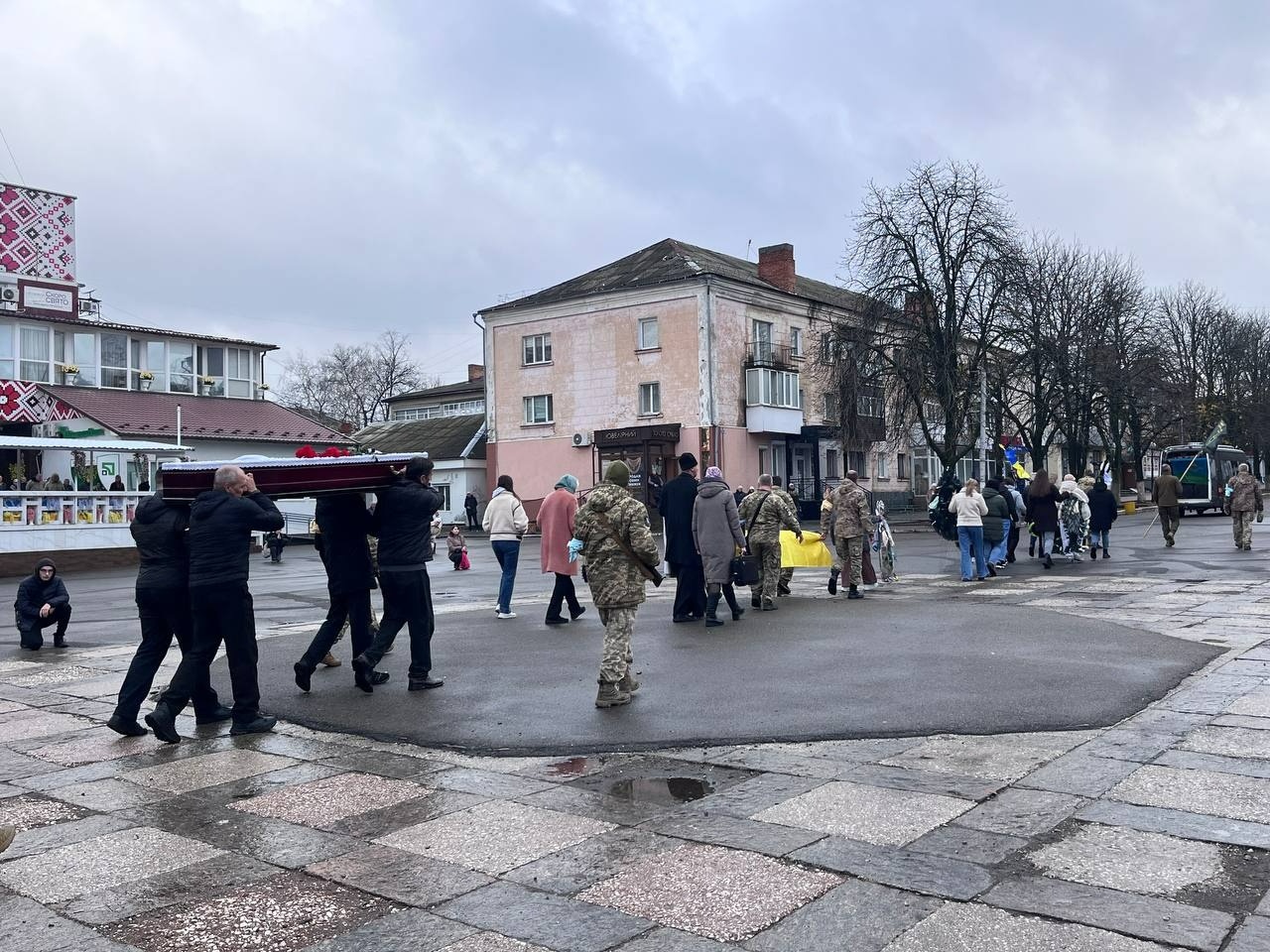 У Первомайську попрощалися із загиблим захисником України Романом Салабаєм