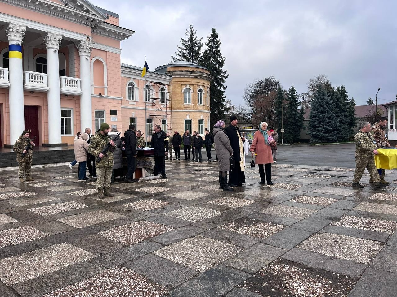 У Первомайську попрощалися із загиблим захисником України Романом Салабаєм