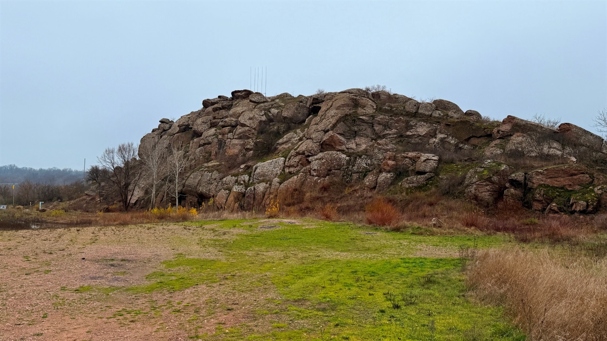 Протичанська скеля