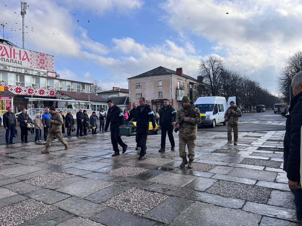 У Первомайську попрощалися із загиблим військовим Русланом Соловйовим