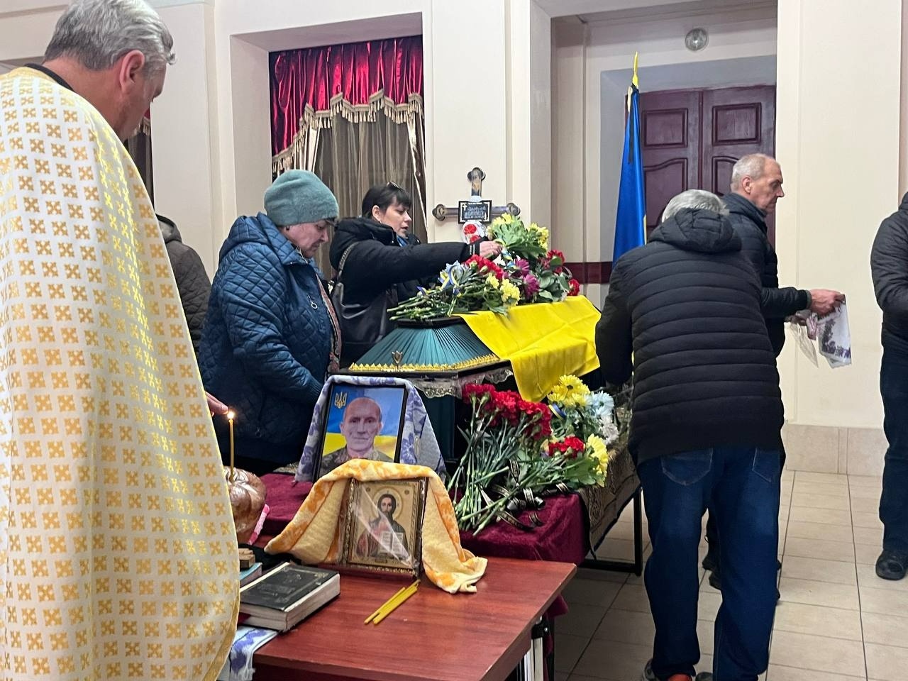 У Первомайську попрощалися із загиблим військовим Русланом Соловйовим