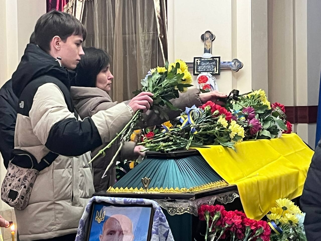 У Первомайську попрощалися із загиблим військовим Русланом Соловйовим