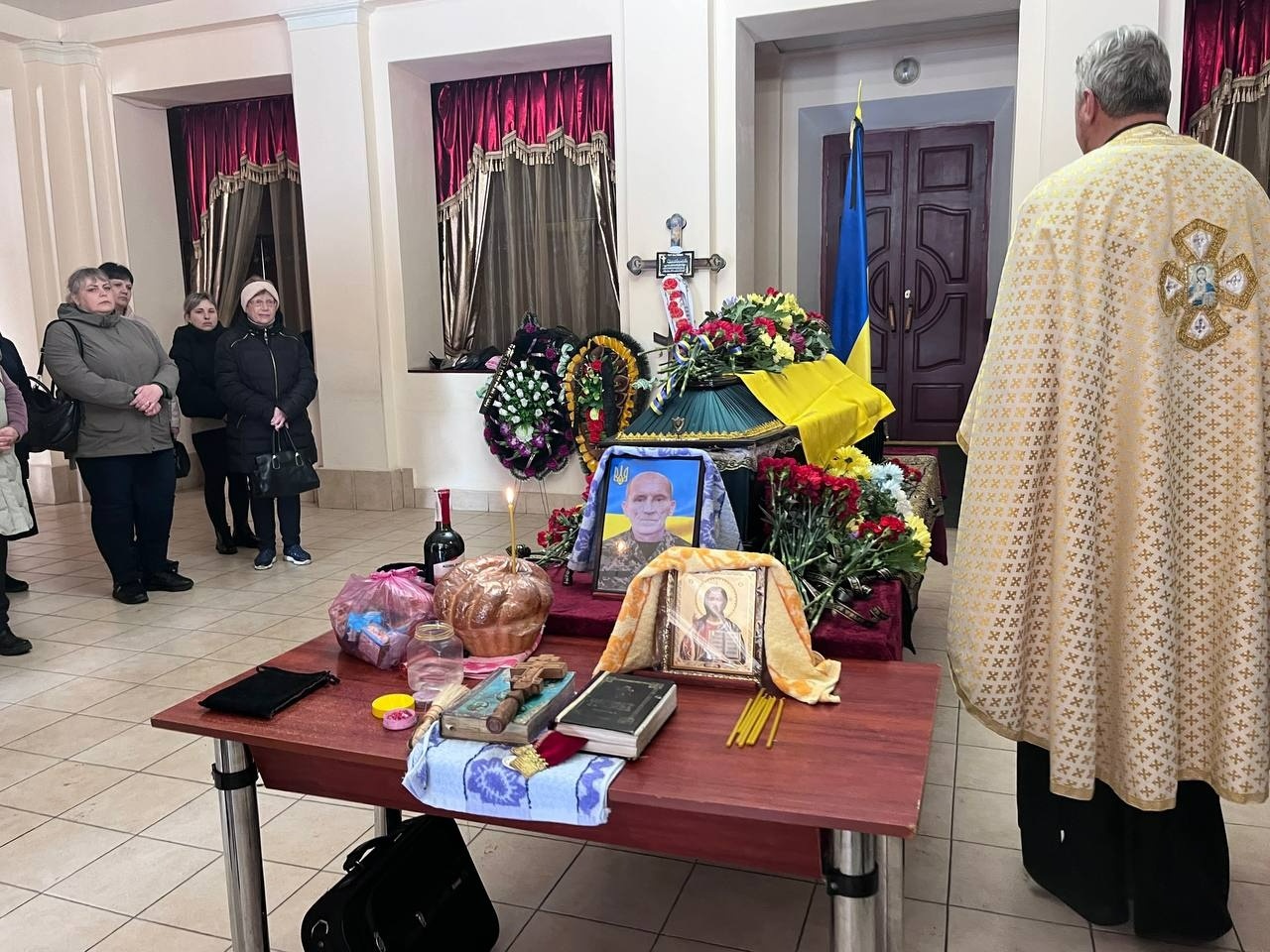 У Первомайську попрощалися із загиблим військовим Русланом Соловйовим