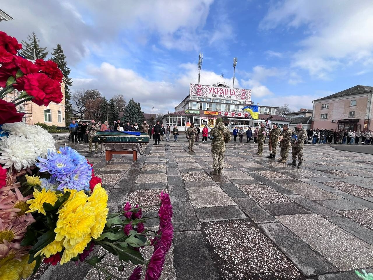 У Первомайську попрощалися із загиблим військовим Русланом Соловйовим