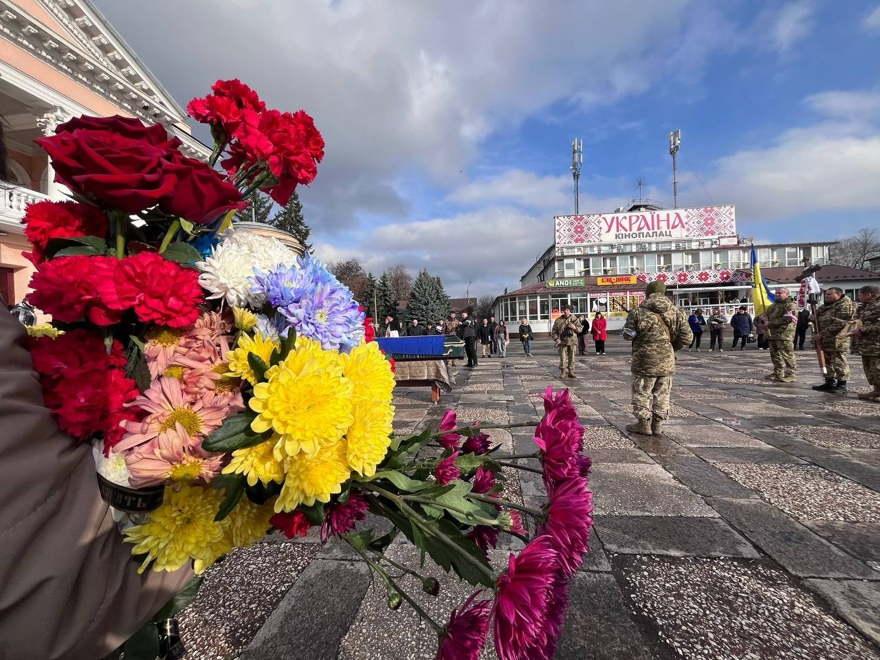 У Первомайську попрощалися із загиблим військовим Русланом Соловйовим