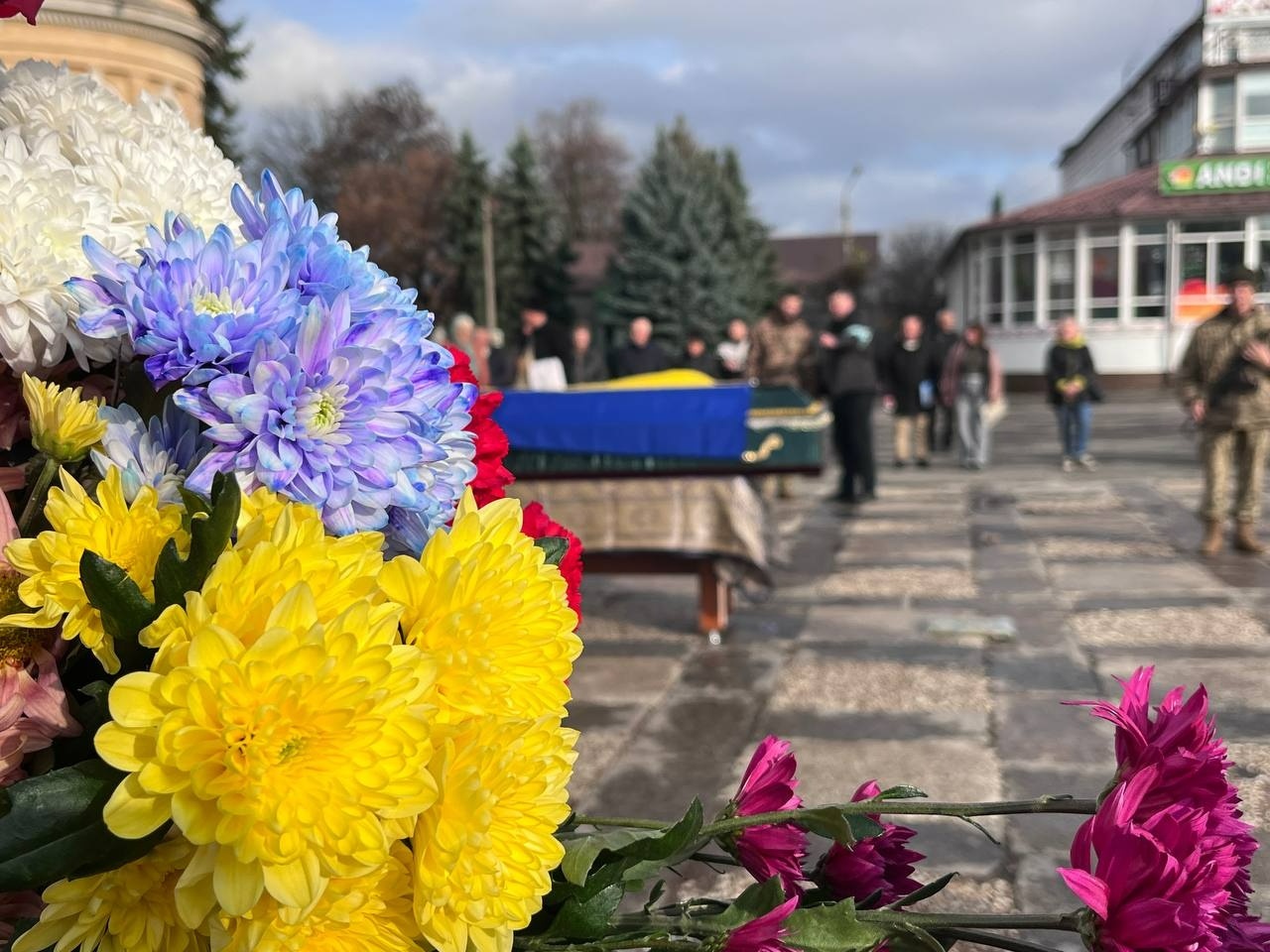 У Первомайську попрощалися із загиблим військовим Русланом Соловйовим