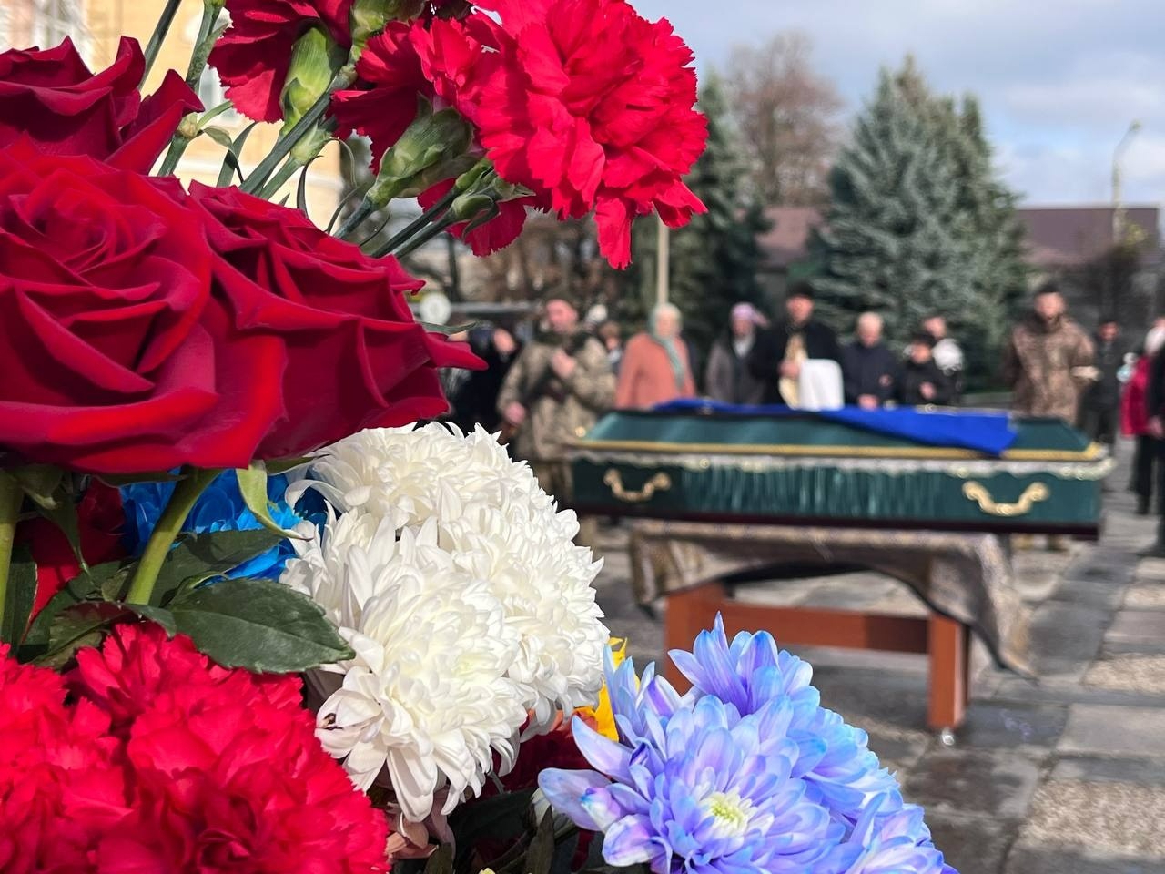 У Первомайську попрощалися із загиблим військовим Русланом Соловйовим