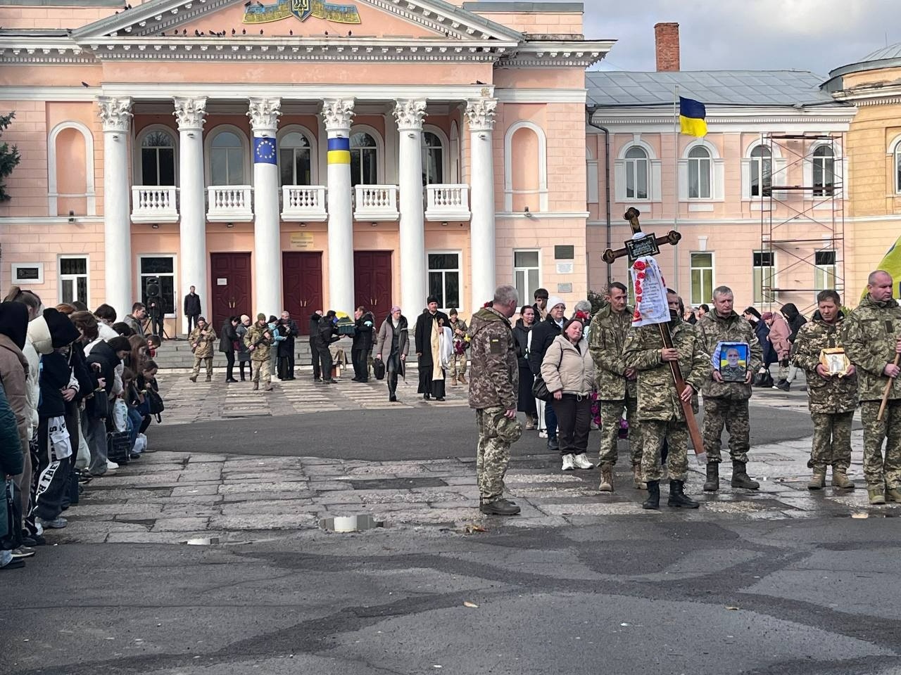У Первомайську попрощалися із загиблим військовим Русланом Соловйовим