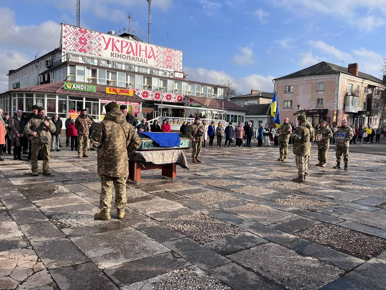 У Первомайську попрощалися із загиблим військовим Русланом Соловйовим