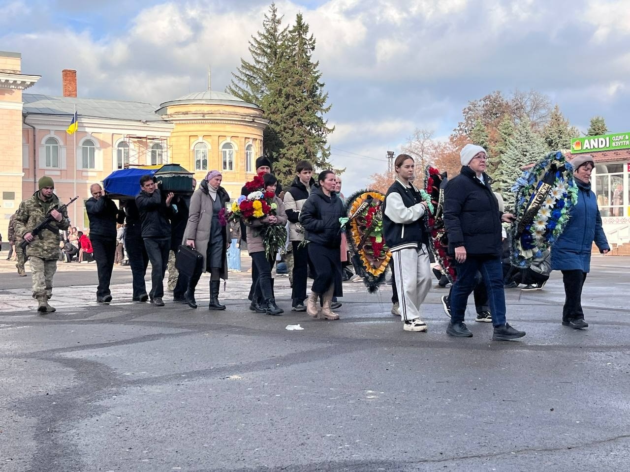 У Первомайську попрощалися із загиблим військовим Русланом Соловйовим