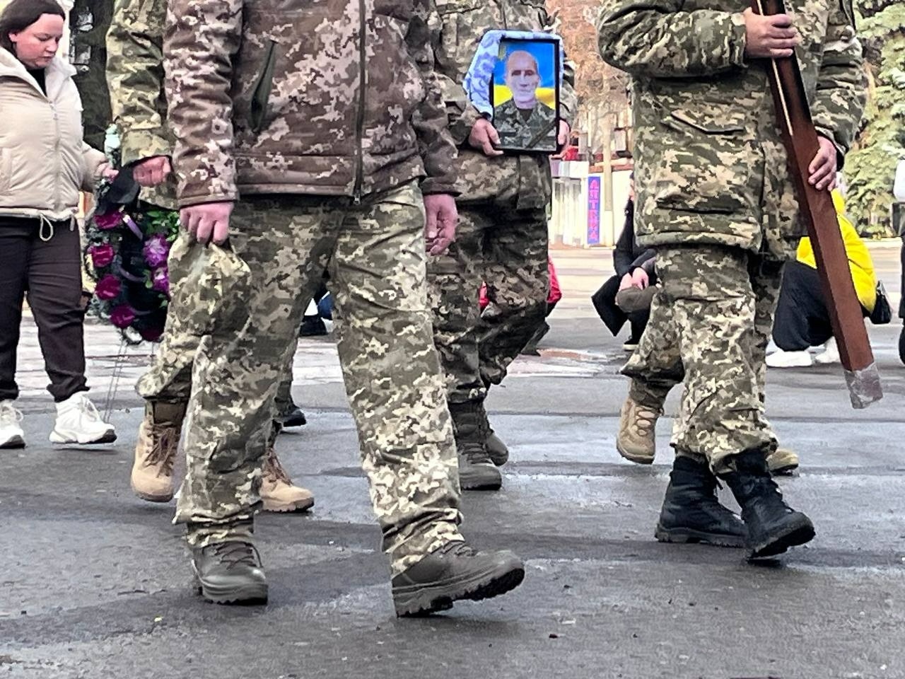 У Первомайську попрощалися із загиблим військовим Русланом Соловйовим