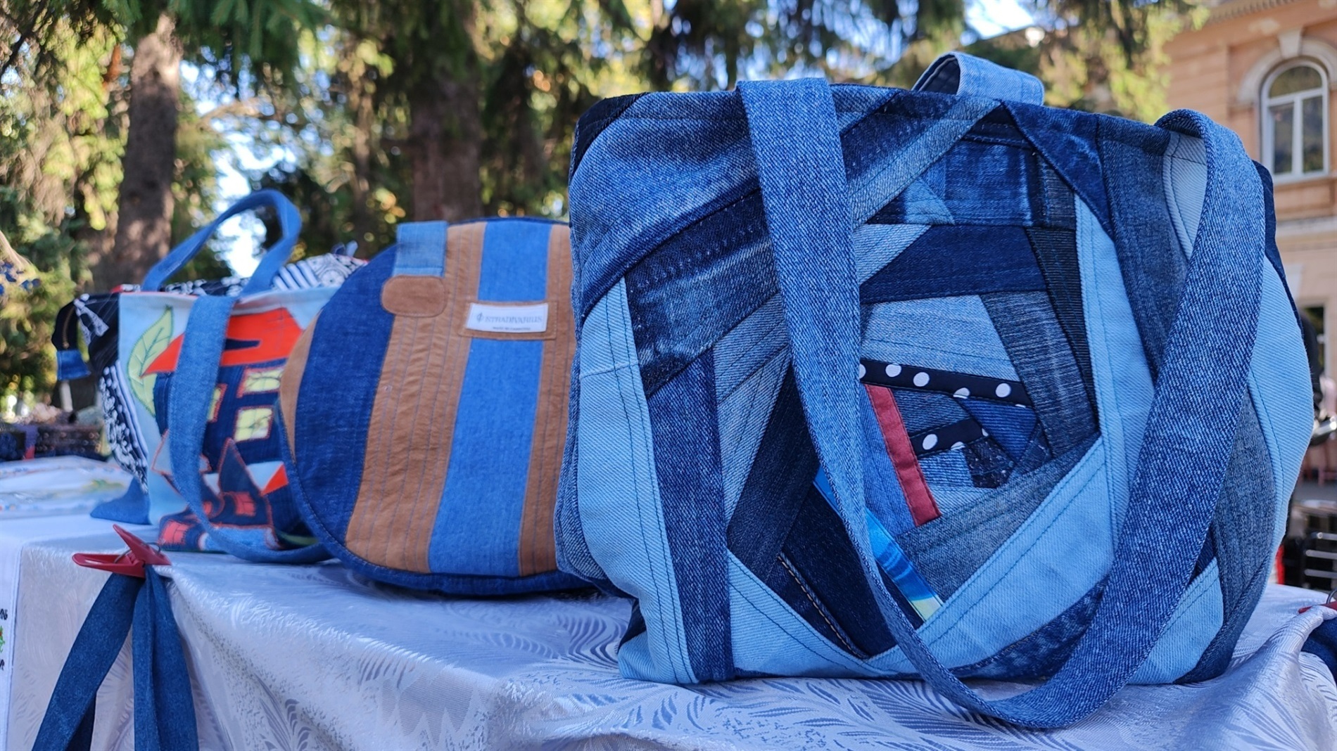 «Я хочу комусь передати те, що вмію»: історія майстрині з Донбасу, яка двічі тікала від війни