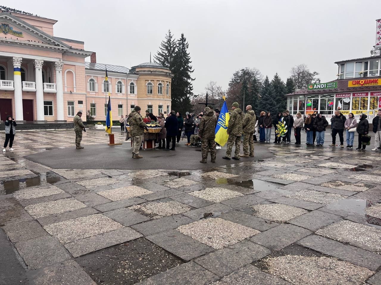 Первомайськ попрощався із захисником України Олександром Мельничуком
