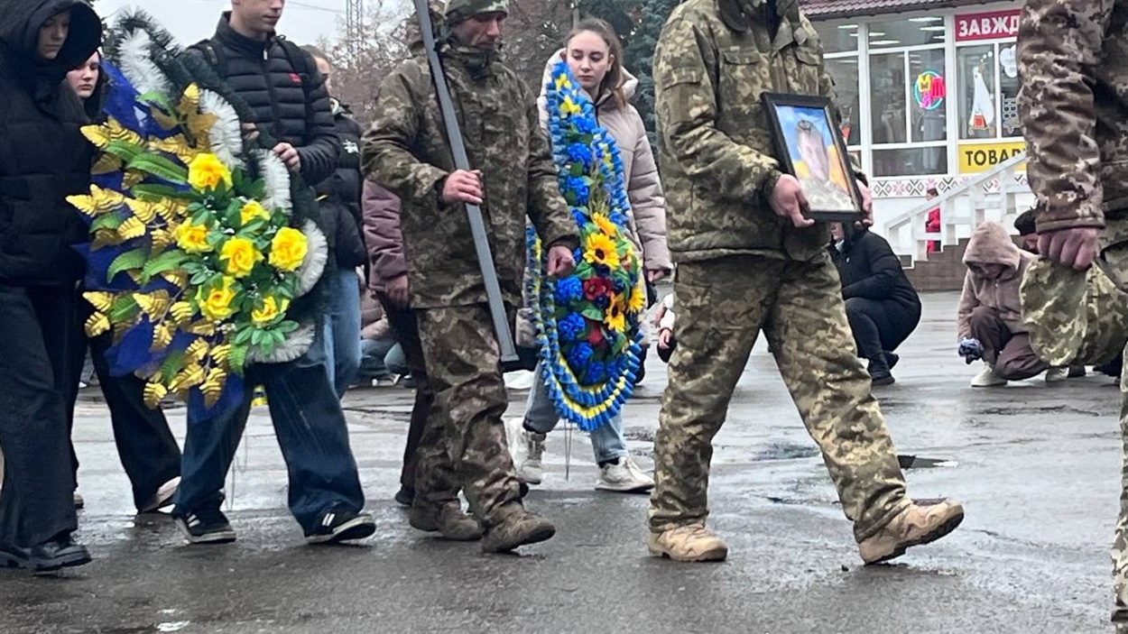 Місто проводжає Героя