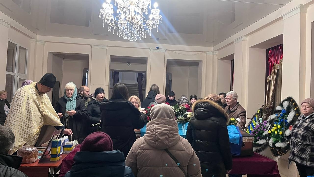 У Первомайську провели в останню путь захисника Олександра Антоніва