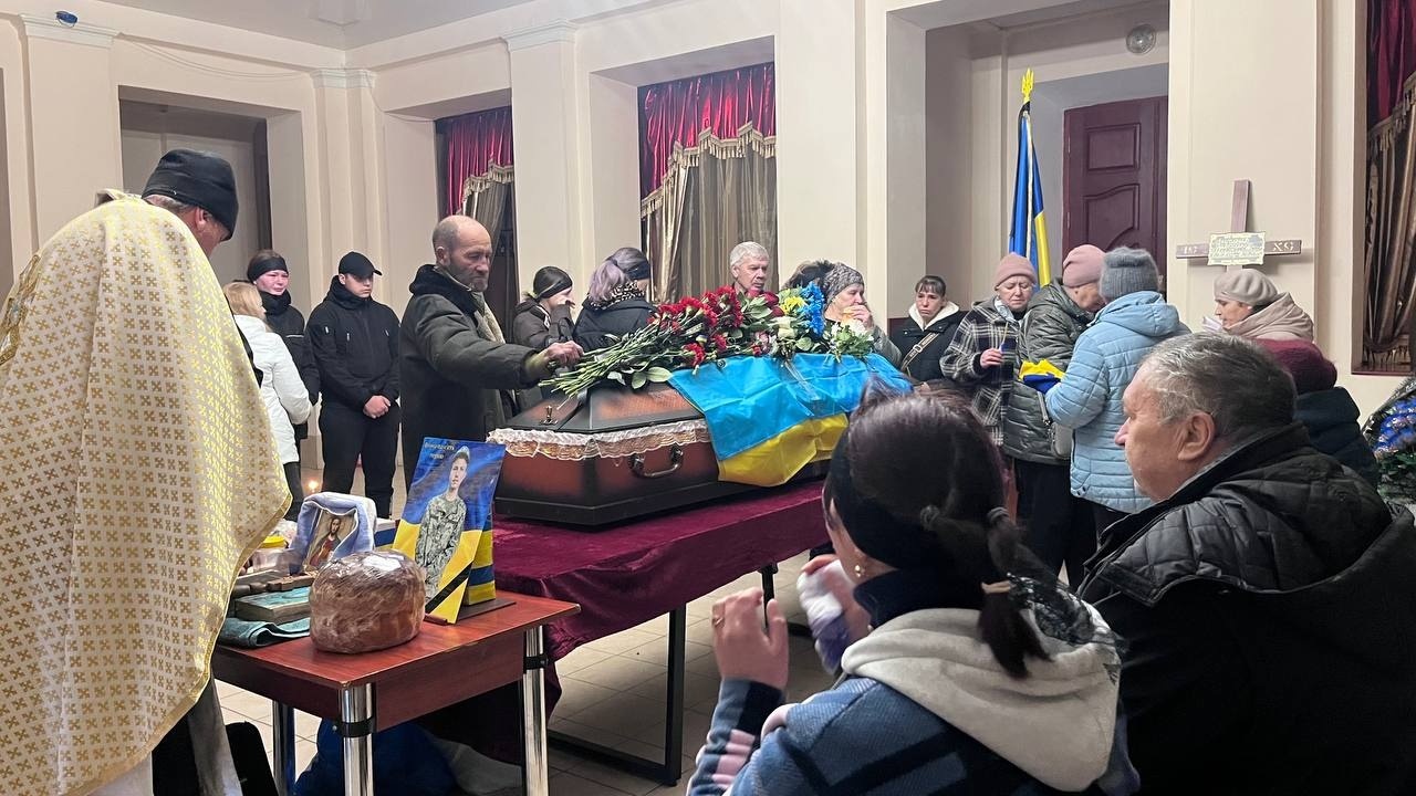 У Первомайську провели в останню путь захисника Олександра Антоніва