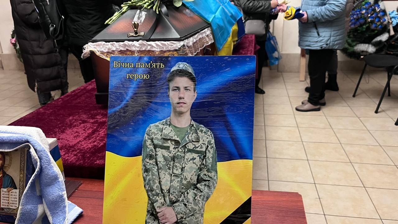 У Первомайську провели в останню путь захисника Олександра Антоніва