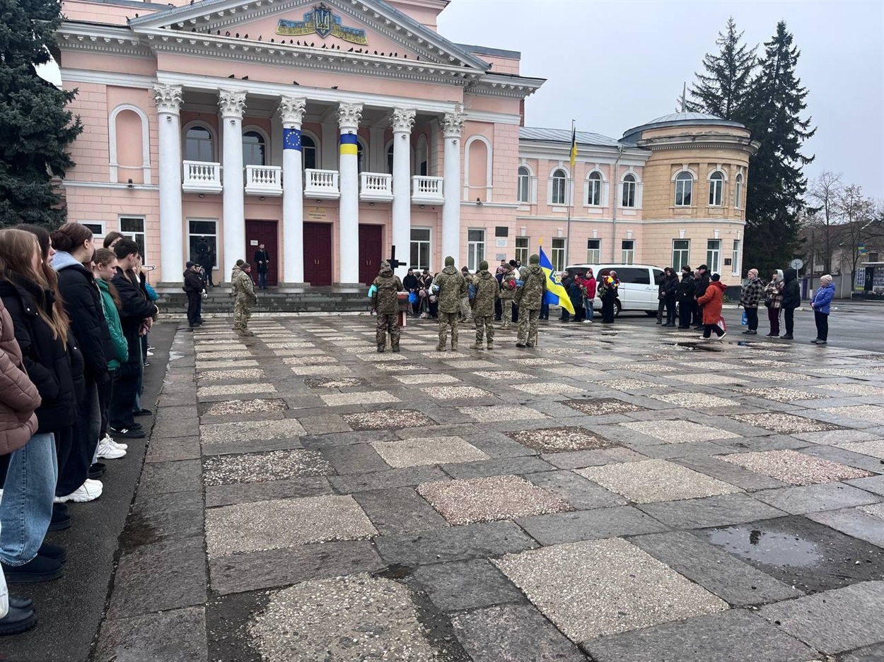 У Первомайську провели в останню путь захисника Олександра Антоніва