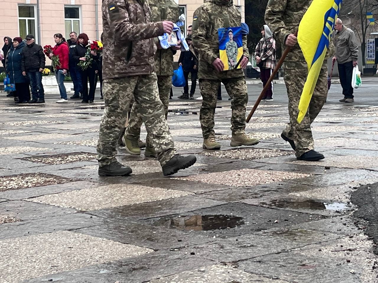 У Первомайську провели в останню путь захисника Олександра Антоніва