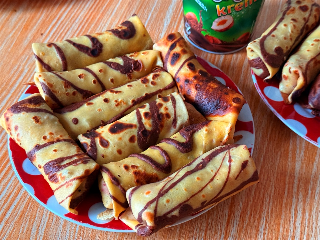 Як приготувати смачні млинці з солодкою начинкою