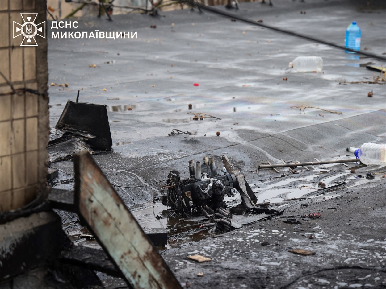 У Миколаєві «Шахед» впав на дах будинку, але не вибухнув. Рятувальники евакуювали мешканців