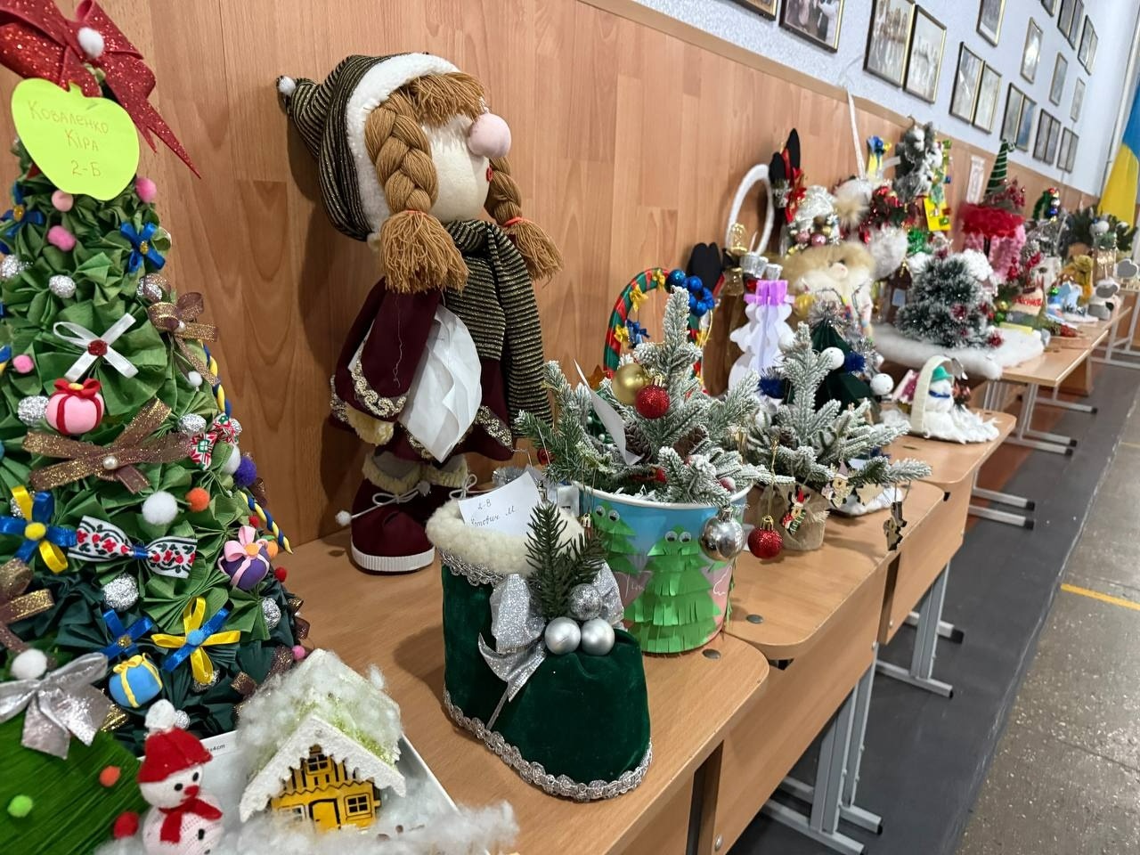 «Листи і подарунки на передову»: освітяни, діти та журналісти об’єдналися в акції до Дня ЗСУ