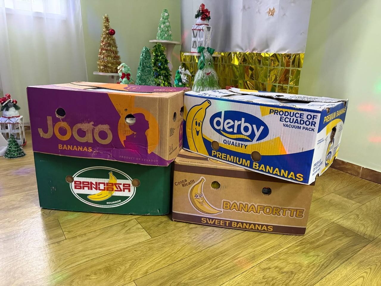 «Листи і подарунки на передову»: освітяни, діти та журналісти об’єдналися в акції до Дня ЗСУ